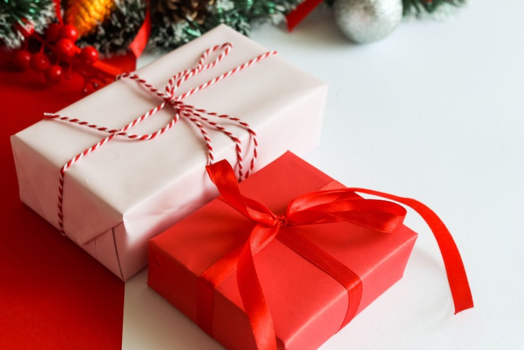 Guide des cadeaux de Noël pour entreprises : options et avantages